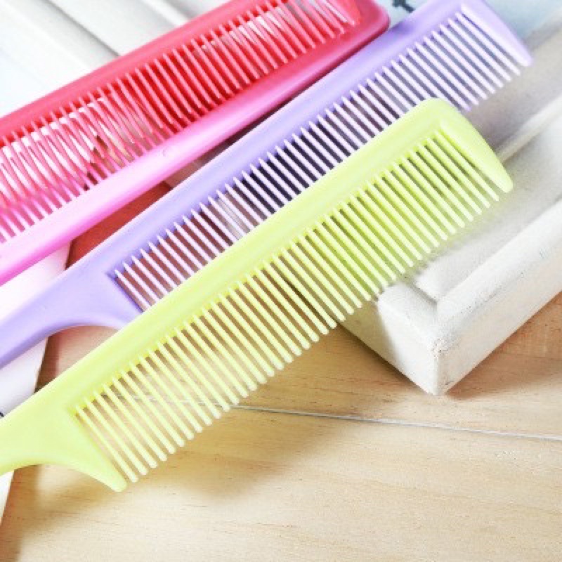 Lược nhựa cán nhọn tạo kiểu tóc