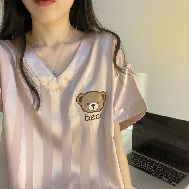 Bộ Đồ Ngủ Tay Ngắn Bằng Lụa Lạnh Cổ Chữ V In Hình Gấu Dễ Thương Thời Trang Mùa Hè Dành Cho Bạn Nữ