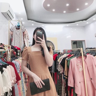 váy xoè cổ vuông