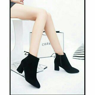 Boot nữ da lộn cột nơ sau - màu đen