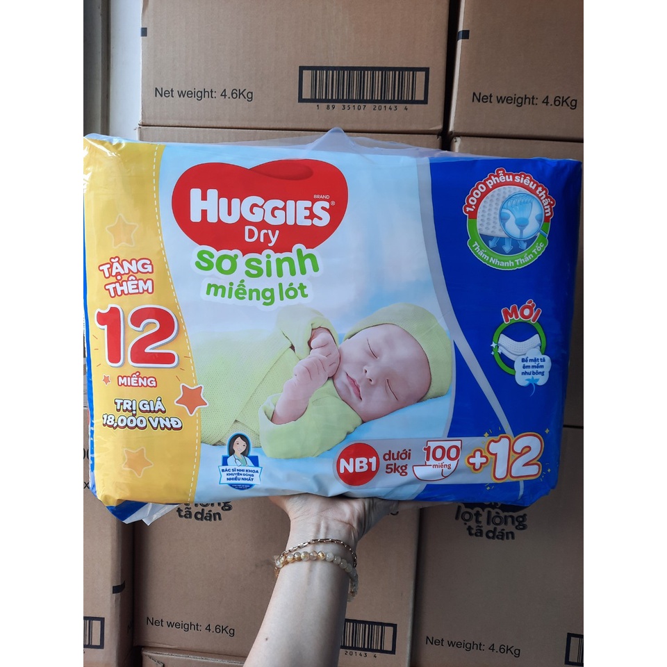 [Tặng 12 mếng]Miếng lót sơ sinh huggies newborn 1 100 miếng tặng 8 miếng tả dán,miếng lót em bé nb1 dưới 5kg