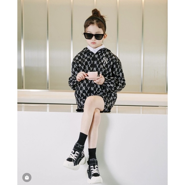 Áo khoác gió hoạ tiết MLB Tqxk