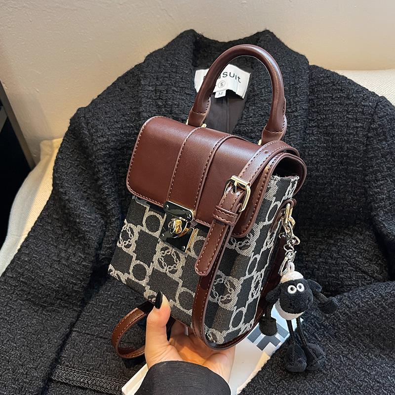 Túi Đeo Chéo Hình Vuông Nhỏ Độc Đáo Dễ Phối Đồ Thời Trang Cho Nữ