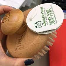 Bàn chải khô tẩy da chết the body shop round body brush
