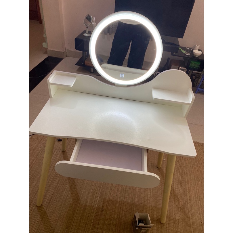 Bàn Trang Điểm LED FUNA Có Nút Cảm Ứng - AK11 dùng để trang điểm hoặc decor (chưa gồm ghế).