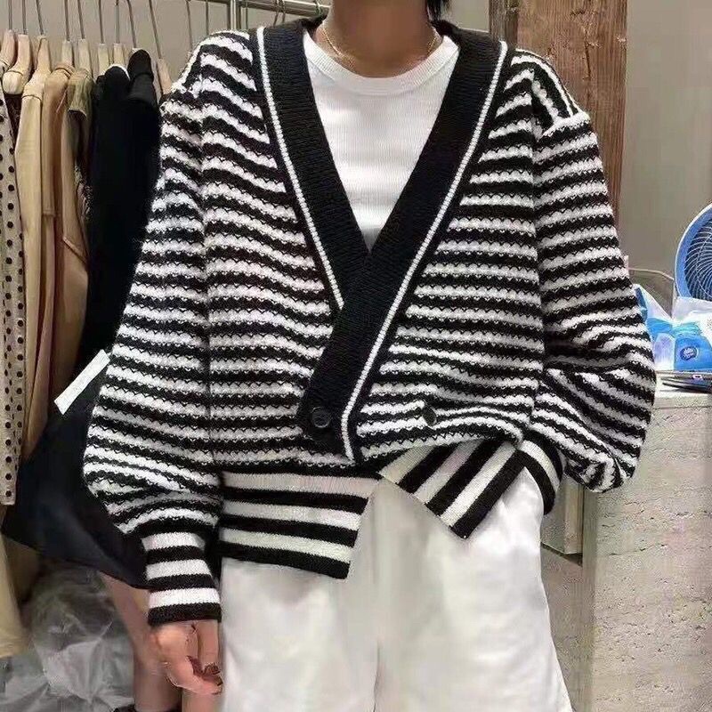 Áo cardigan kẻ sóng dài tay, áo khoác len đóng cúc cổ v tay bo gấu - xiaozhaivn