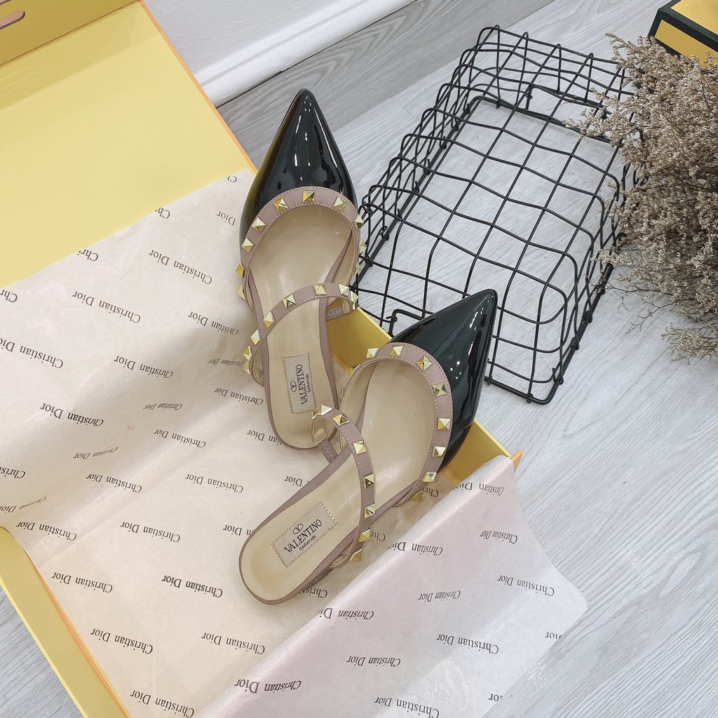 Sục Valentino viền đinh về cả dáng 3f