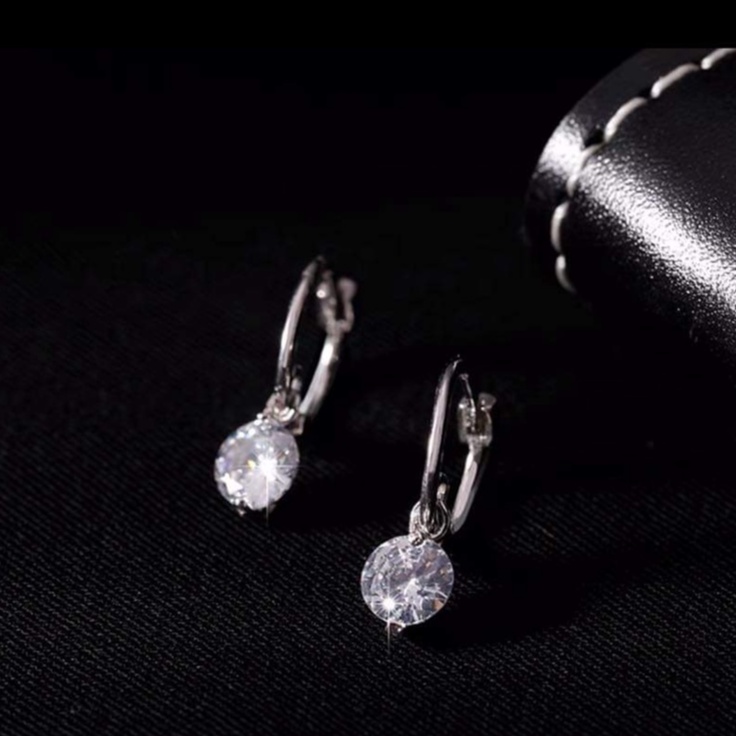 Khuyên tai bạc khuyên bấm thả đá trắng lấp lánh Van Jewelry V10029