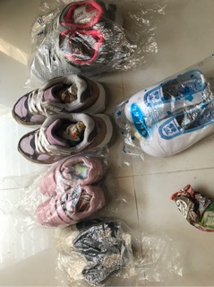 Giày bé huong huong