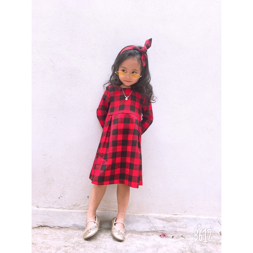 Váy kẻ caro màu đỏ kèm cài tóc dành cho bé gái 10-20 kg- thanh lý