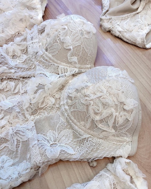 Set bikini liền mảnh ren hoa siêu đẹp