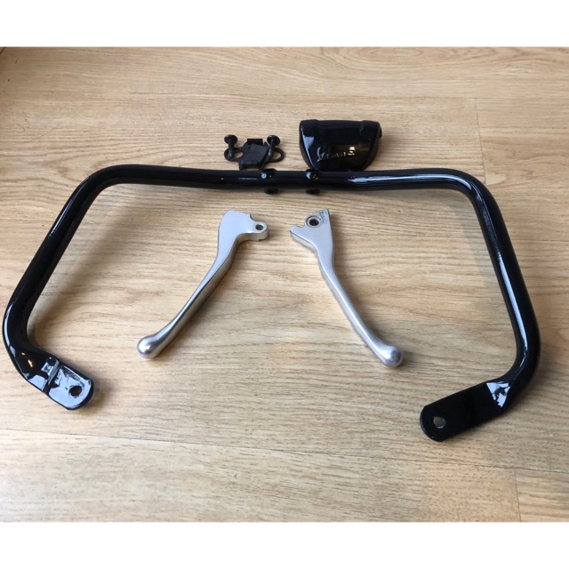 Tay thắng xe Vespa sprint 2020