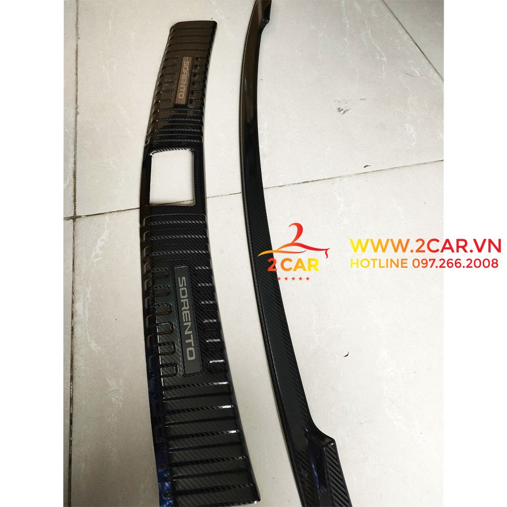 Ốp chống trày cốp xe Kia Sorento 2021, chất liệu cacbon cao cấp