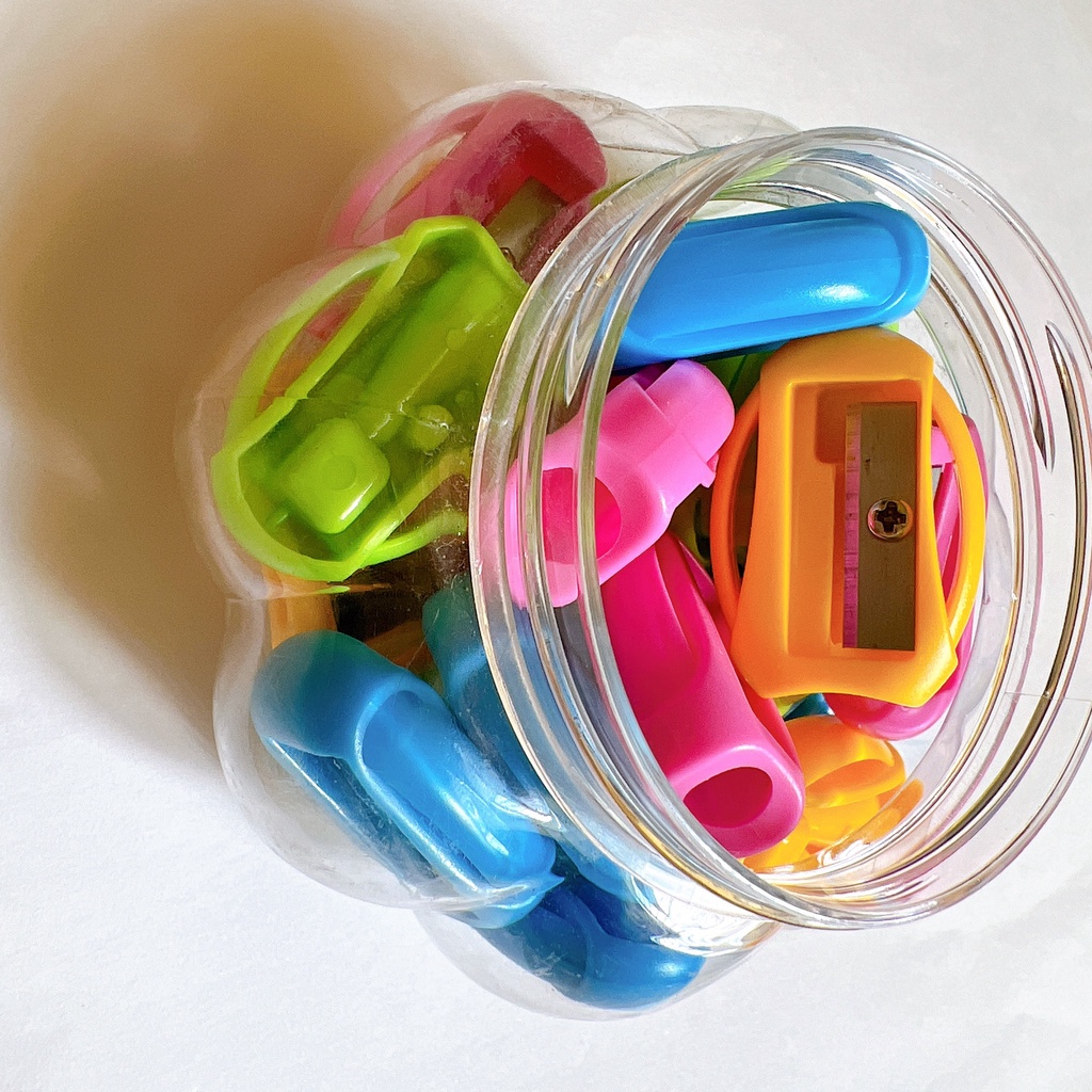 Gọt bút chì hình bầu dục 4 màu ngẫu nhiên cho bé