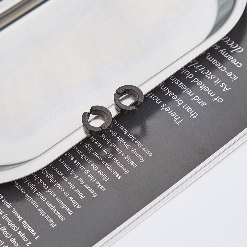 Bông Tai Tròn Bằng Thép Titan Đơn Giản Dễ Phối Đồ Thời Trang Cho Nam Và Nữ