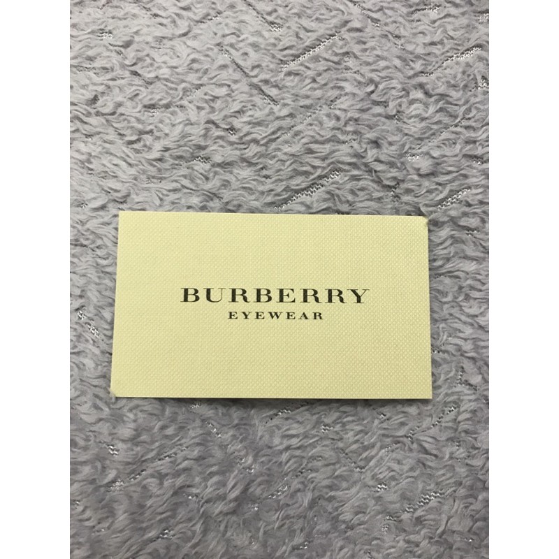 Mắt kính Burberry