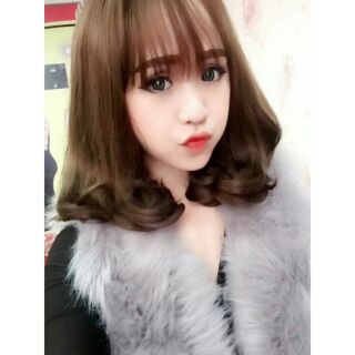 Mẫu xoăn ngắn màu nâu vàng . Tặng lưói trùm tóc