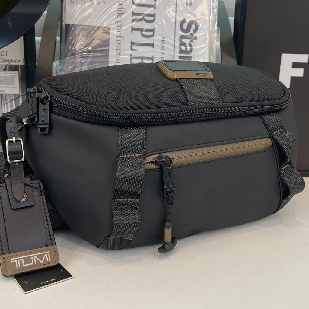 Tumi 2326600 Alpha Bravo Túi Đeo Chéo Ngực Vải Chống Trầy Tiện Lợi Du Lịch Cho Nam