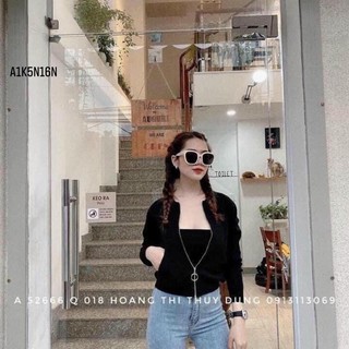 Áo len bomber khoá đồng.
