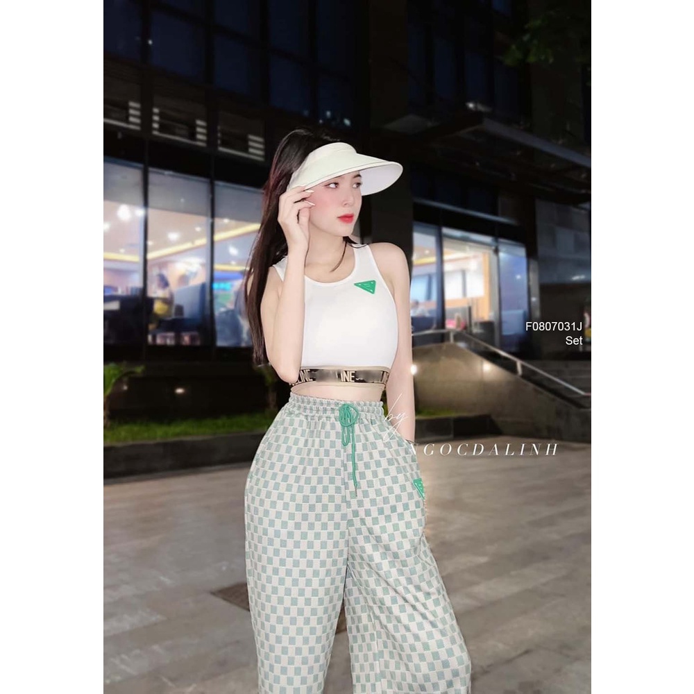 Set áo croptop ba lỗ ngực thêu logo+ quần suông caro!