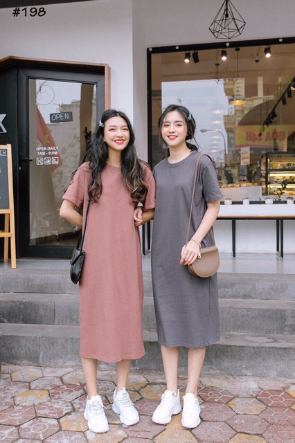 Đầm suông đơn giản