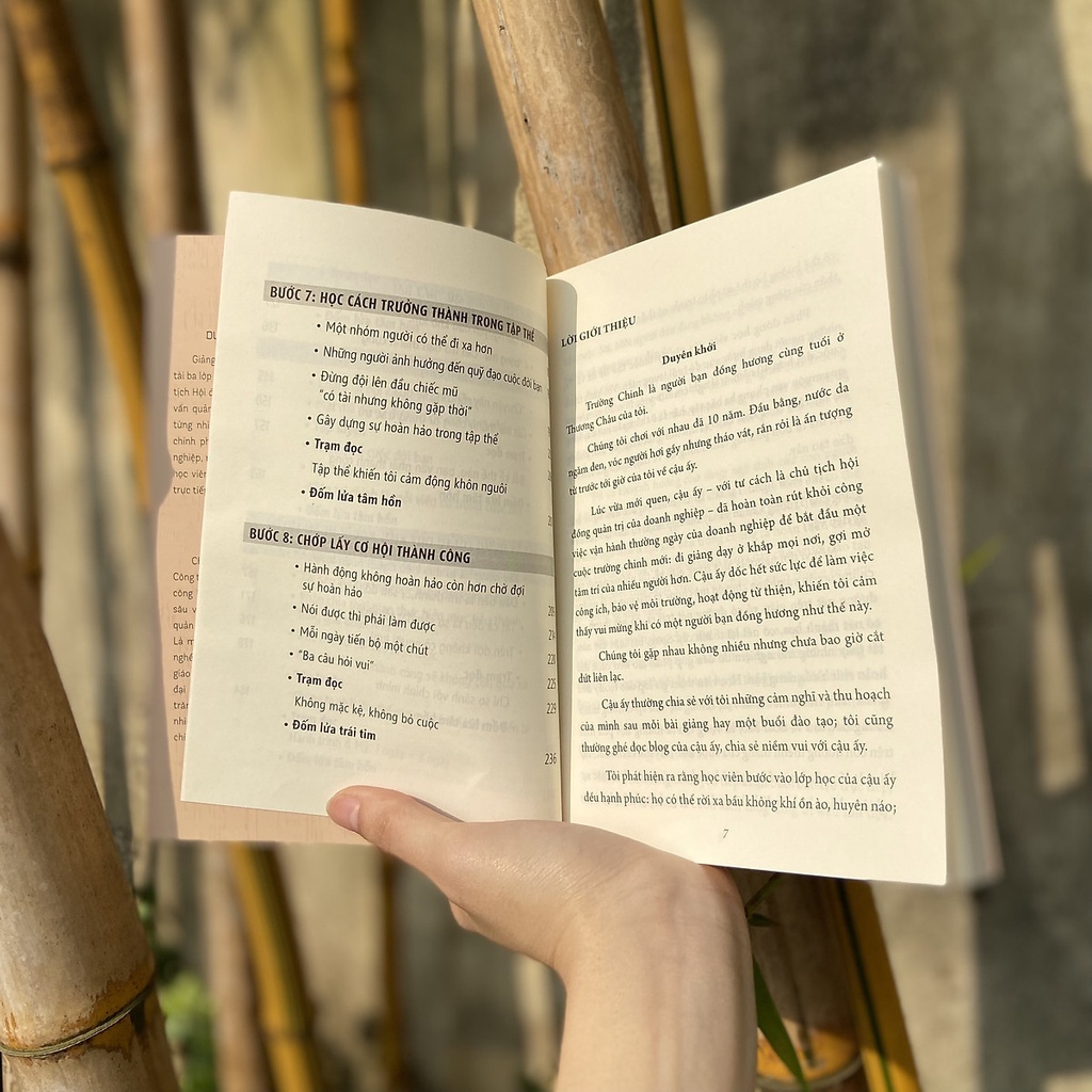 Sách - Bạn Còn Cách &quot;Nhân Viên Hoàng Đế&quot; Bao Xa? (ML)