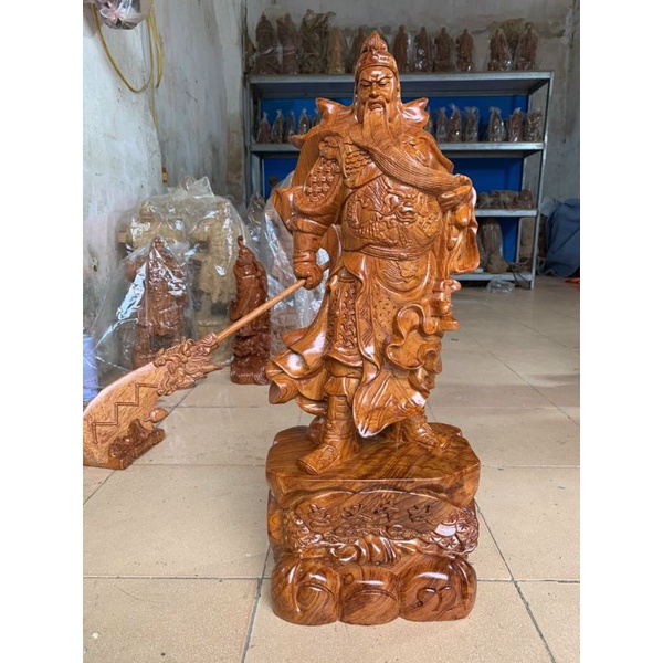 Tượng quan công cầm đao gỗ hương cao30cm