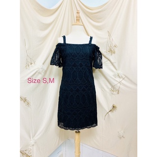 Đầm suông trễ vai hoạ tiết ren nổi