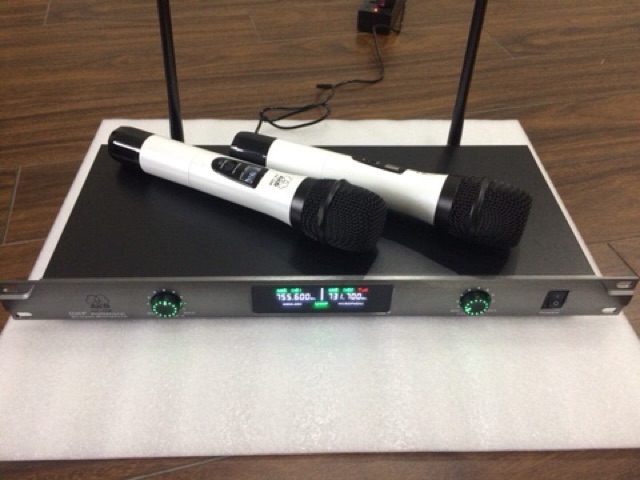 Micro không dây hát Karoke cực hay AKG AK-30B