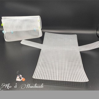 Canvas cắt sẵn lỗ lớn size 18x36 cm