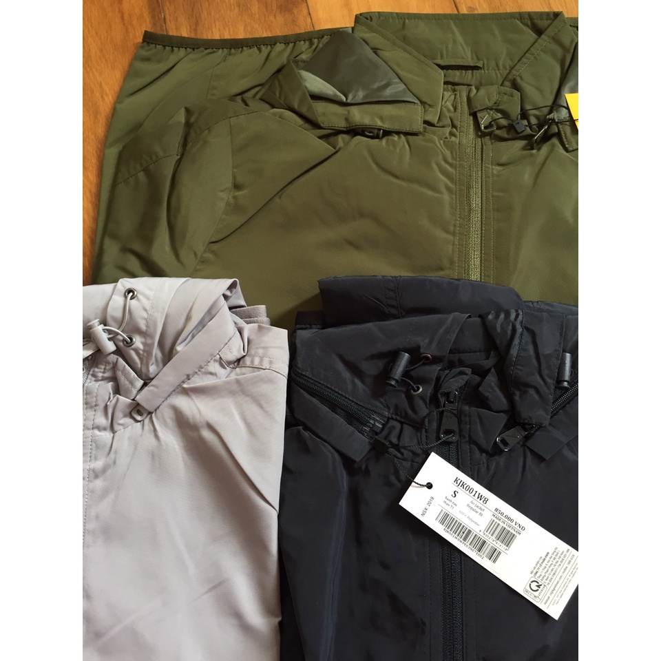 Áo khoác gió hai lớp nam KWIN KJK001W8 bo gấu nhỏ, mũ tháo rời, màu sắc cơ bản dễ phối đồ, túi có khoá kéo