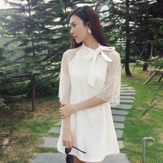 Đầm dáng suông trắng tay ren nơ cổ