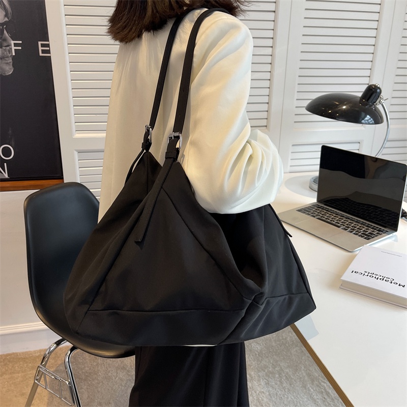 Túi Tote Đeo Chéo Vai Sức Chứa Lớn Bằng Vải Nylon Màu Xanh Dương Thời Trang Mới Dành Cho Bạn Nữ