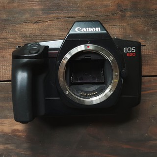 Body máy ảnh chụp film Canon EOS 620