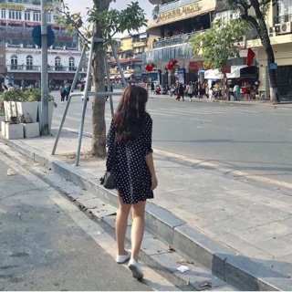 Váy chấm bi