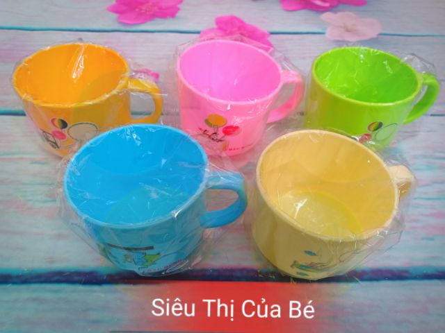 Ly ( cốc) nhựa uống nước cho bé