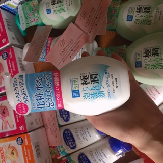Sữa rửa mặt hada labo tạo bọt Nhật