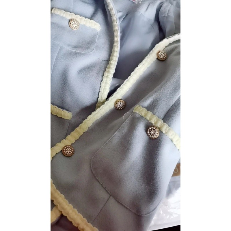 Set áo khoác dạ mịn xanh viền thêu và chân váy dạ mịn dáng ngắn