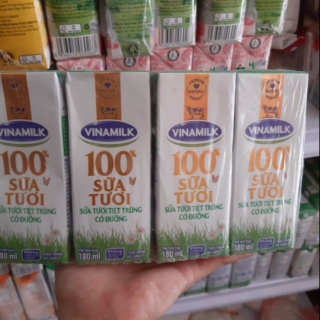Sữa tươi tiệt trùng có đường Vinamilk 180ml