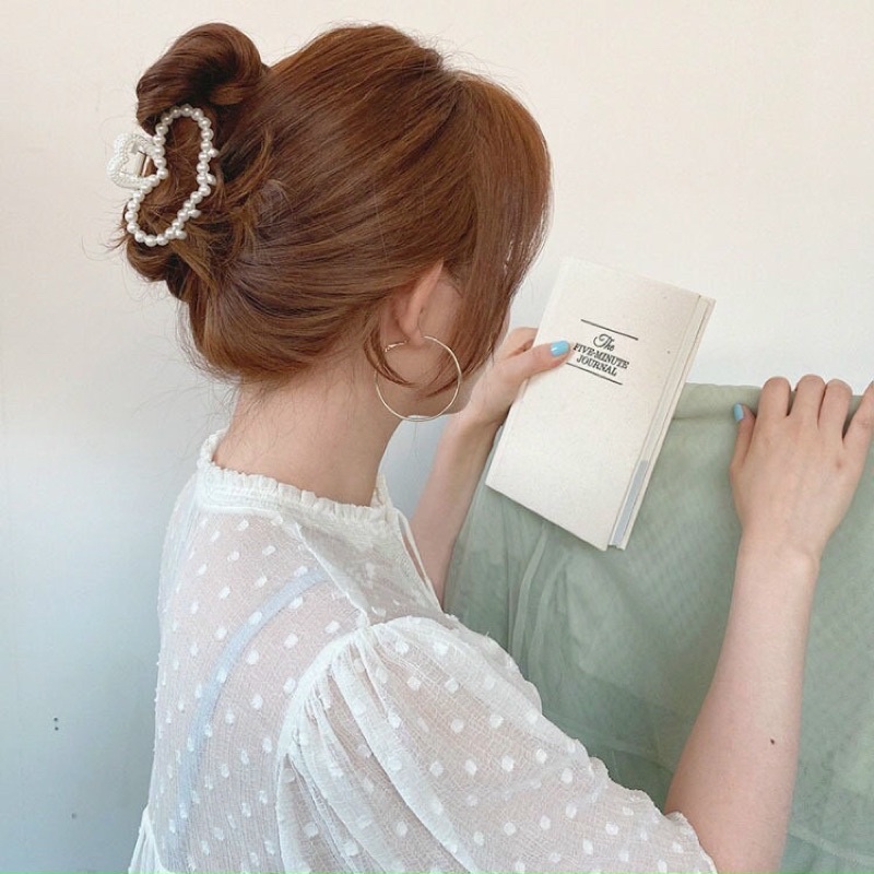 Kẹp tóc đính hạt nhựa đục