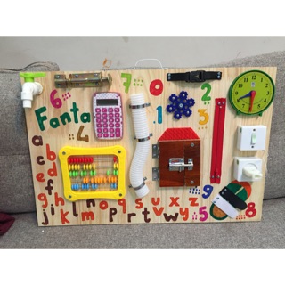 Bảng đồ chơi phát triển kỹ năng cho trẻ busy board 40x60 gỗ thông thay tên theo yêu cầu ( khuyến mại )