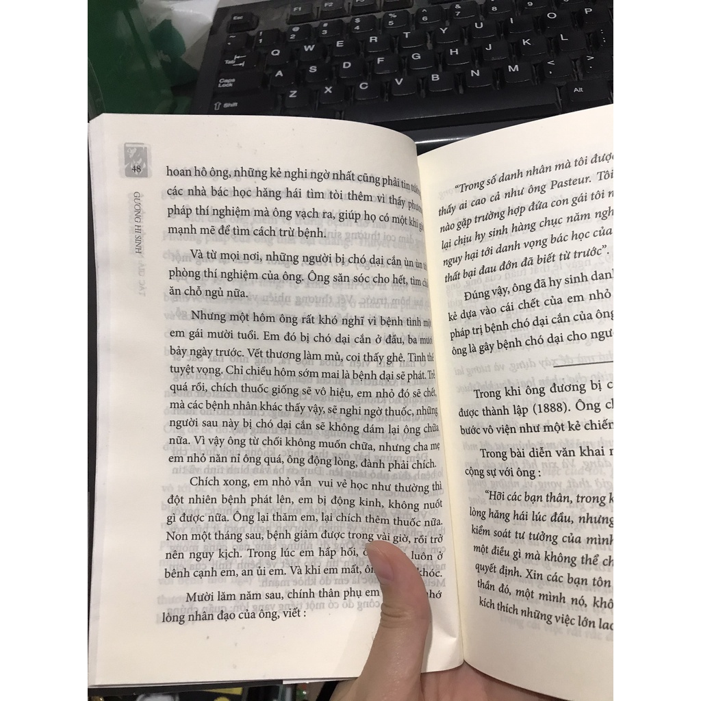 Sách - Gương hi sinh Những bài học thành công