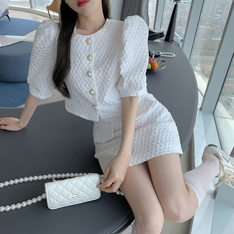 Áo croptop nữ DVT hàng VNXK, thiết kế tay phồng cao cấp, cổ tròn, chất liệu thoáng mát, dễ phối đồ A14 | BigBuy360 - bigbuy360.vn