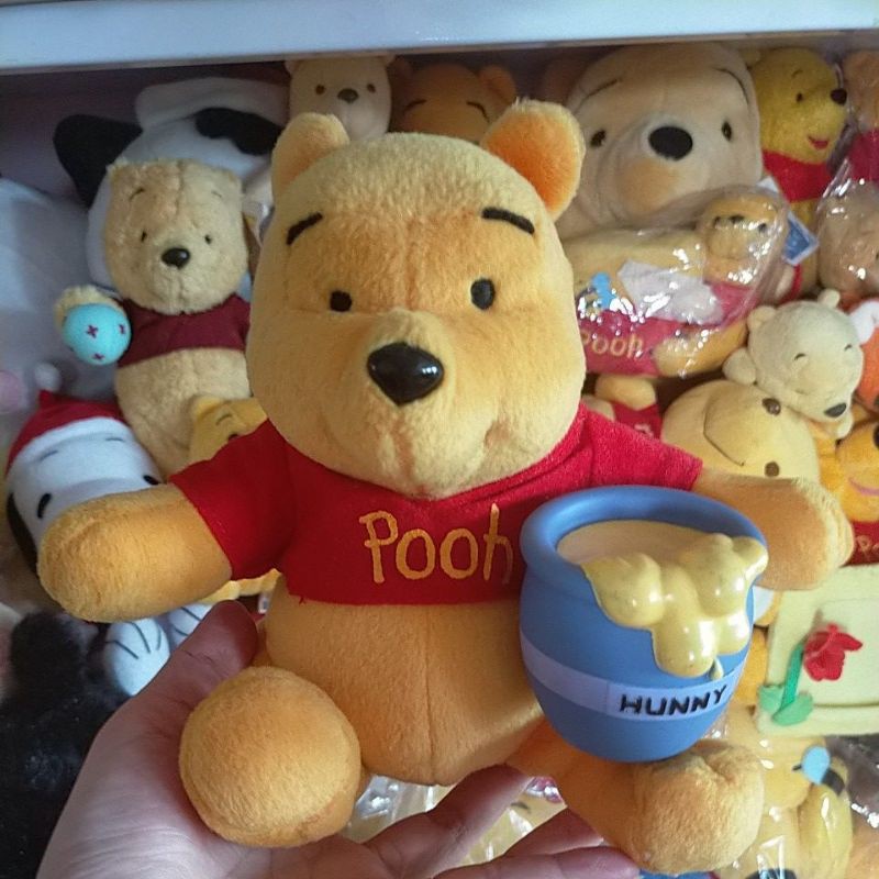 Gấu Pooh ôm hũ mật nhựa, size 18cm, chính hãng Disney 🥰🥰🥰