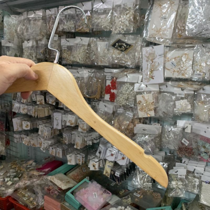 Móc gỗ treo áo, váy đầm, móc treo đồ bằng gỗ siêu đẹp