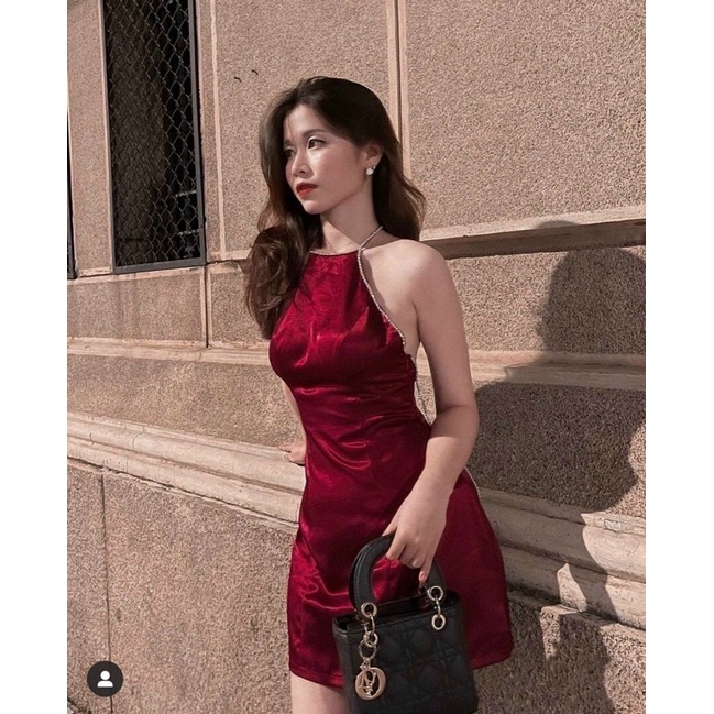 Đầm cổ yếm đính đá