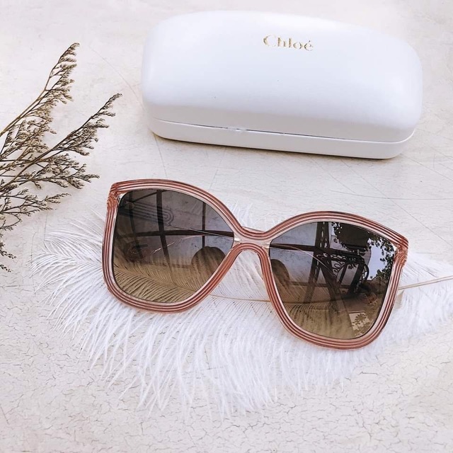 Lịm tim với bộ ba sắc màu  Kính Chloe dáng vuông oversized siêu xinh đeo lên auto đẹp