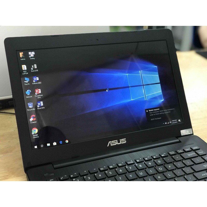 Laptop X453M siêu nhẹ mượt nhỏ gọn.