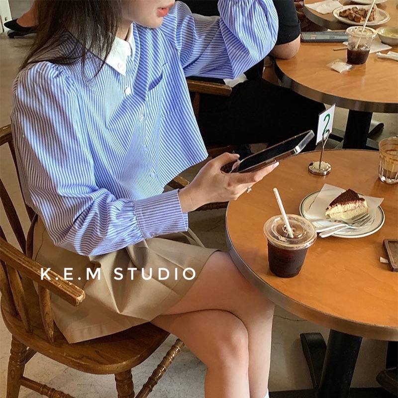 Áo sơ mi kẻ dáng croptop phối cổ /Shyncloset