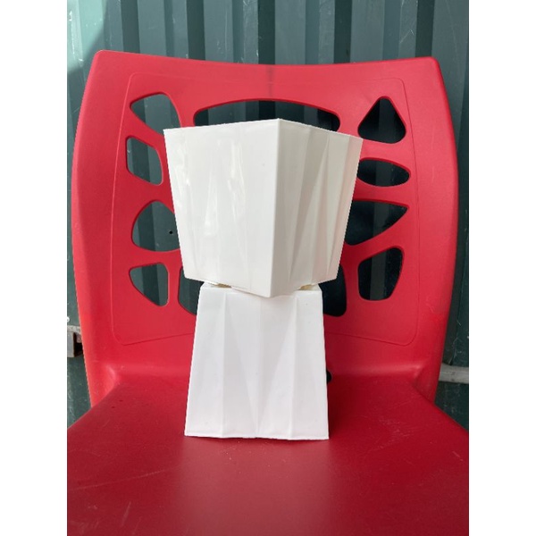 Chậu nhựa vuông kim cương 14,5x 14.2cm